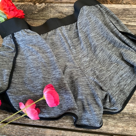 Layer8 Circuit Shorts Size L in Grey/Black - Picture 3 of 5